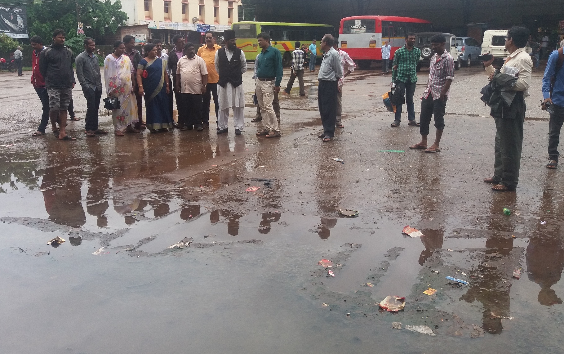ಅವ್ಯವಸ್ಥೆಯ ಆಗರವಾದ ಕೆಎಸ್ಸಾರ್ಟಿಸಿ ಬಸ್ ನಿಲ್ದಾಣ